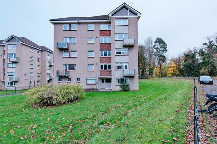 3 Bedroom Maisonette To Rent In Kelvin Gardens, Hamilton, ML3