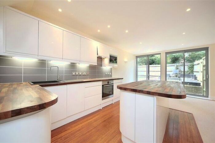 4 Bedroom Mews To Rent In Savoy Mews, Clapham North, SW9