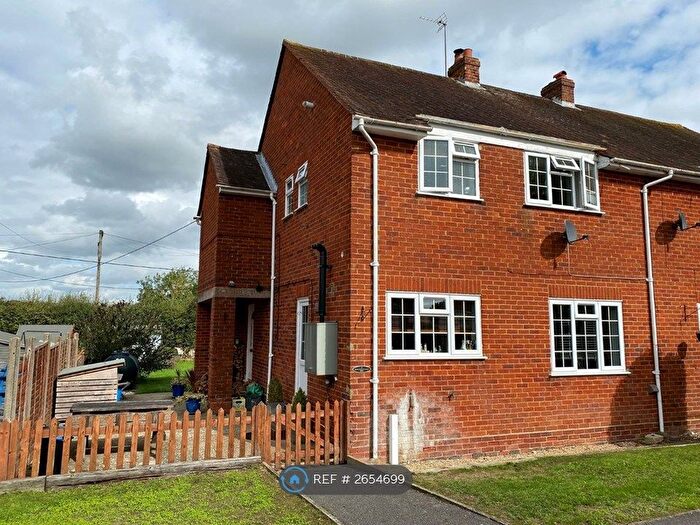 3 Bedroom Semi-Detached House To Rent In Rowes Farm Cottages, Swallowfield, Reading, RG7