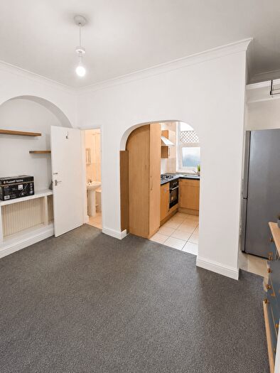 1 Bedroom Flat To Rent In Brisbane Road, Ilford, IG1