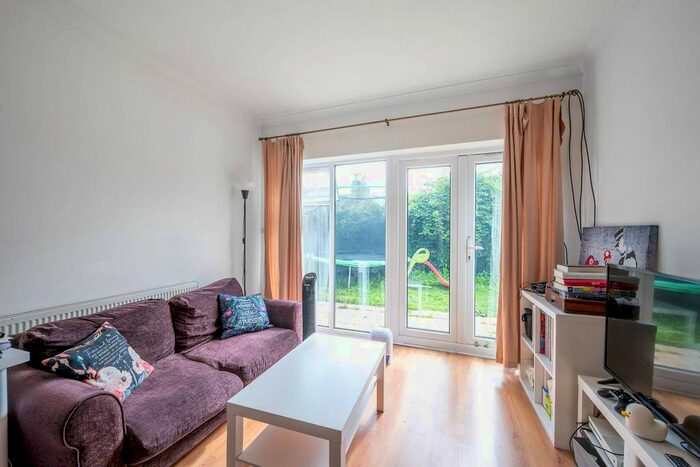 1 Bedroom Flat To Rent In Roehampton High Street, Roehampton, London, SW15