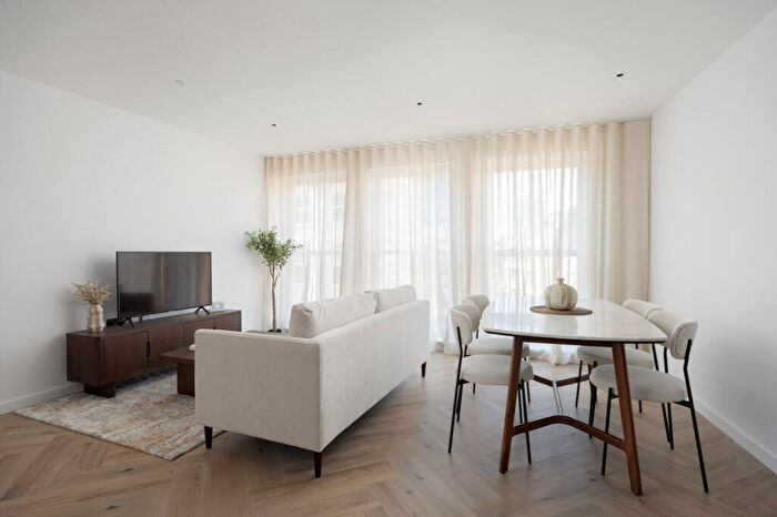 2 Bedroom Apartment To Rent In Curtain Road, London, EC2A