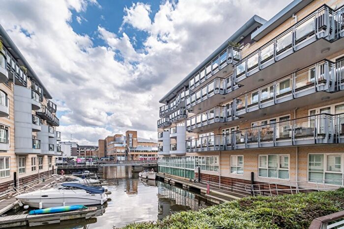 2 Bedroom Flat To Rent In Old Bridge Street Hampton Wick, KT1