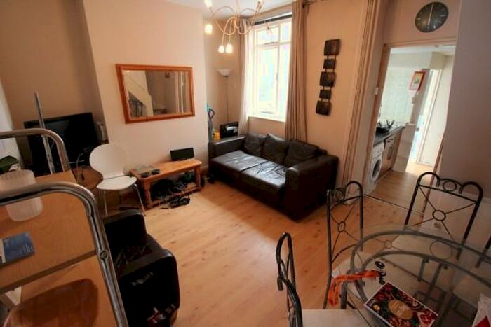 3 Bedroom Terraced House To Rent In Harriet Street Cardiff, CF24