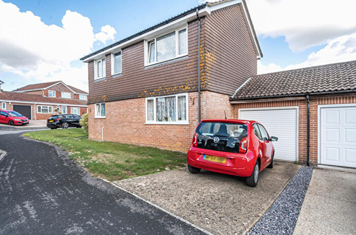 4 Bedroom Link Detached House For Sale In Waverley Drive, South Wonston, Winchester, Hampshire, SO21