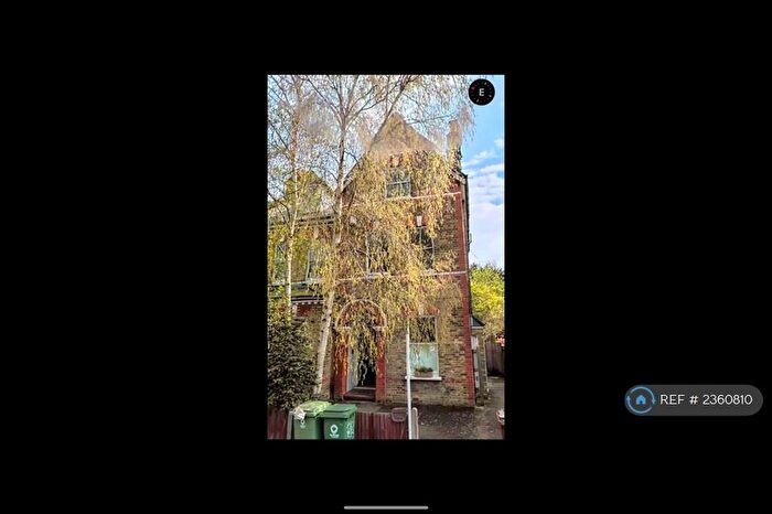 2 Bedroom Flat To Rent In Croxted Road, London, SE21