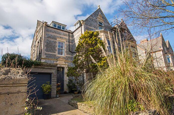 2 Bedroom Flat For Sale In Plymouth Road, Penarth, CF64
