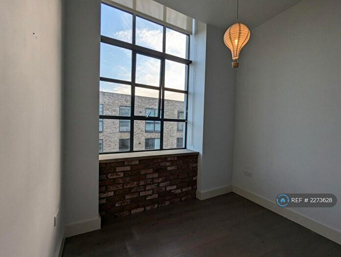 3 Bedroom Flat To Rent In The Textile Building, London, E9