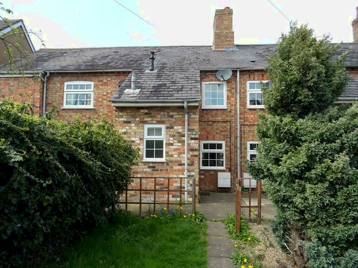 2 Bedroom Cottage To Rent In Bedford Road, Great Barford, MK44