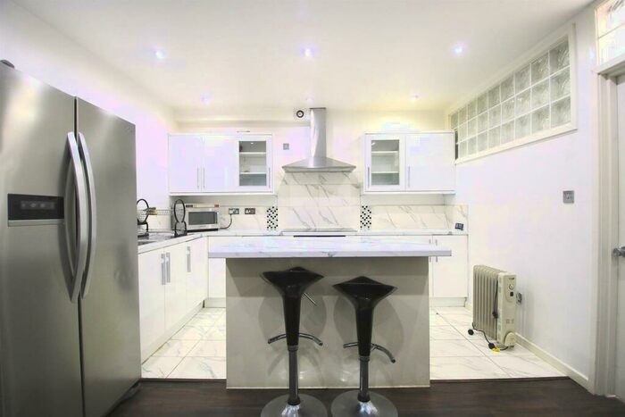 6 Bedroom House To Rent In Carbis Road, London, E14