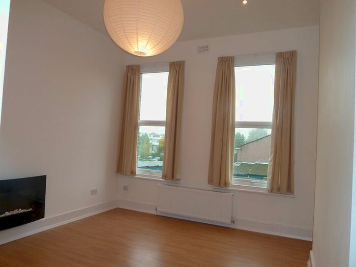 1 Bedroom Flat To Rent In Woodside Avenue, North Finchley, London, Greater London, N12