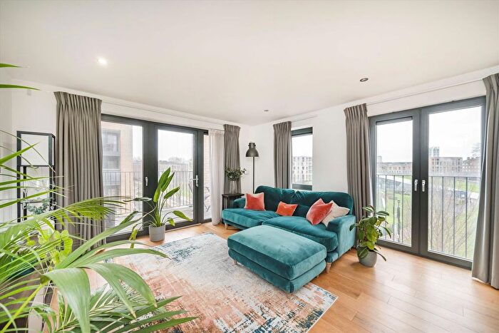 2 Bedroom Flat For Sale In Eythorne Road, London, SW9