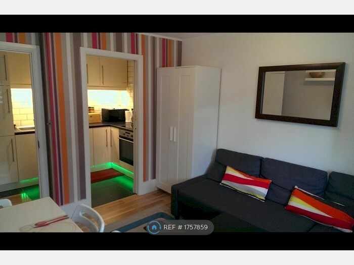 2 Bedroom Flat To Rent In Conistone Way, London, N7