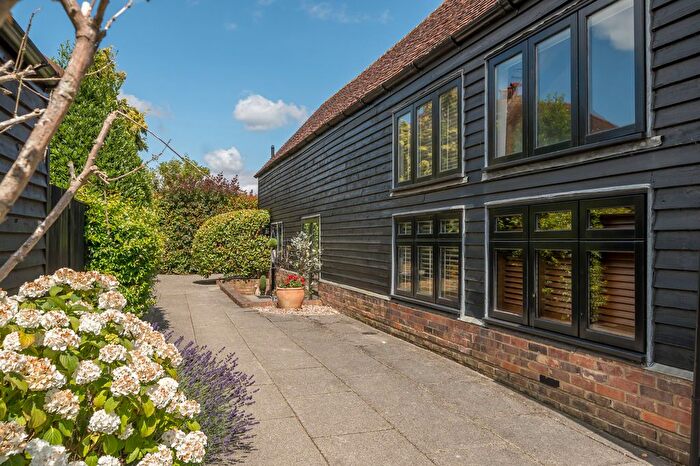 3 Bedroom Semi-Detached House For Sale In Flaunden Lane, Bovingdon, HP3