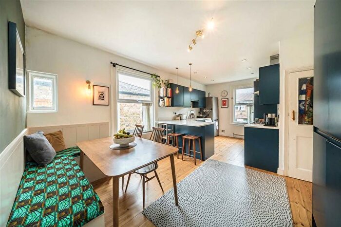 2 Bedroom Maisonette For Sale In Lyham Road, Brixton Hill, SW2
