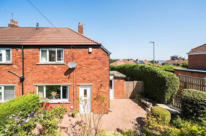 2 Bedroom End Of Terrace House For Sale In Westdale Road, Pudsey, West Yorkshire, Uk, LS28