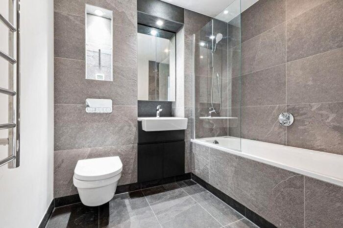 4 Bedroom Terraced House To Rent In Grafton Road, Croydon, CR0