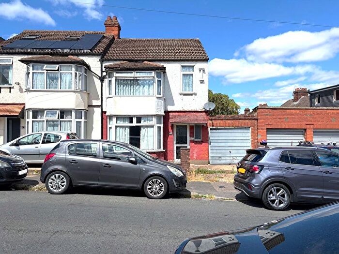 3 Bedroom Semi-Detached House To Rent In Grantham Road, Luton, LU4