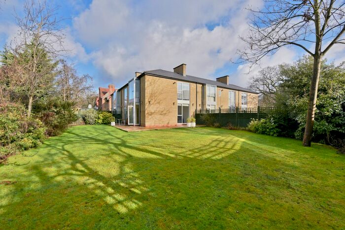 3 Bedroom Mews To Rent In Very Near Amherst Road Area, Ealing Broadway North West, W13