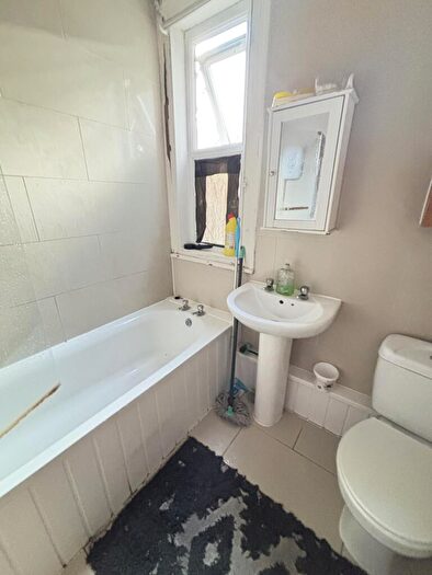 5 Bedroom House To Rent In Hessle Avenue, Leeds, LS6