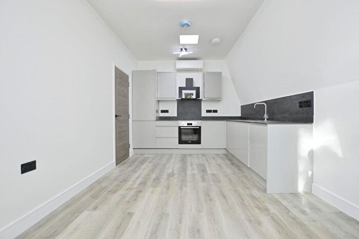 2 Bedroom Flat For Sale In Southern Road, Plaistow, London, E13