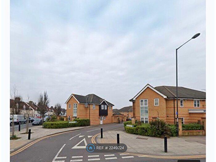 1 Bedroom Flat To Rent In Heath Court, London, SE9