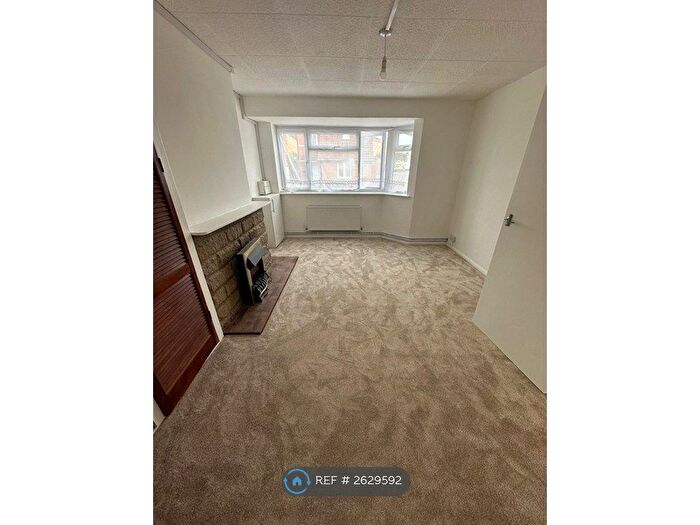 2 Bedroom Flat To Rent In Wycliffe Row, Northfleet, Gravesend, DA11