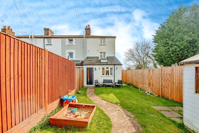 3 Bedroom End Of Terrace House For Sale In Hollis Row, Common Road, Redhill, RH1