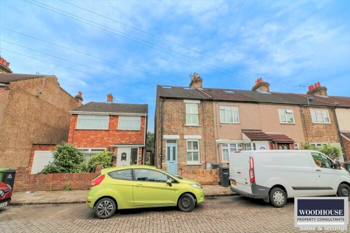 3 Bedroom End Of Terrace House To Rent In Railway Road, Waltham Cross, EN8