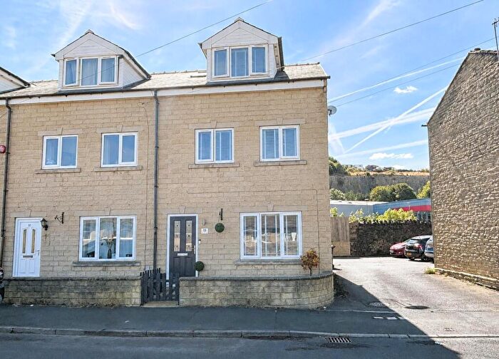 3 Bedroom End Of Terrace House For Sale In Gooder Lane, Brighouse, HD6