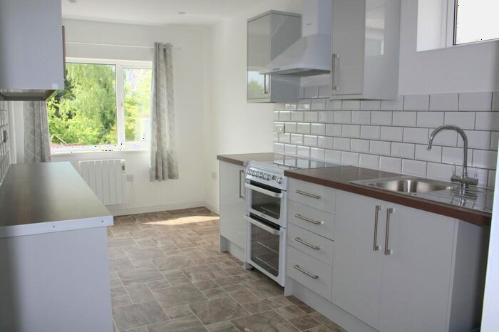 3 Bedroom Flat To Rent In Station Road, Yate, BS37