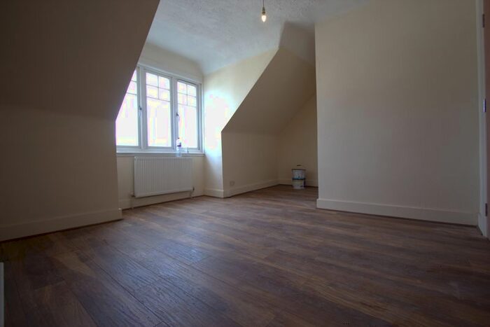 Studio To Rent In Myddleton Road, London, N22