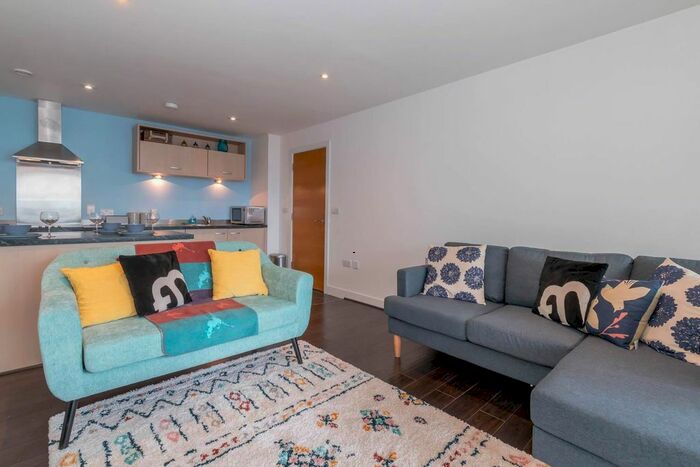 2 Bedroom Flat To Rent In Canal Wharf, Waterfront Walk, B1