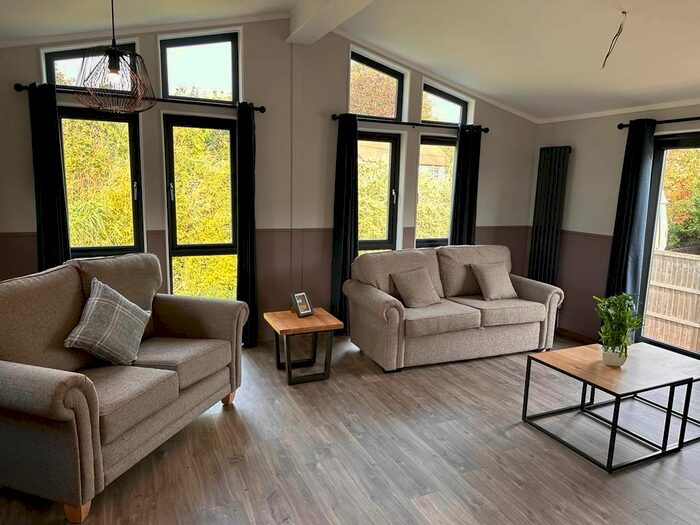 2 Bedroom Mobile/park Home For Sale In Gattington Park, Dogdyke, Lincoln, LN4