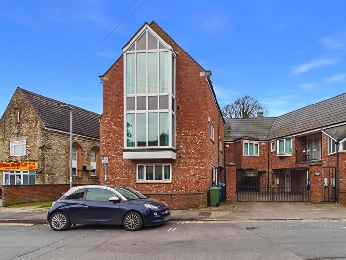 2 Bedroom Mews For Sale In Station Road, Brough, HU15