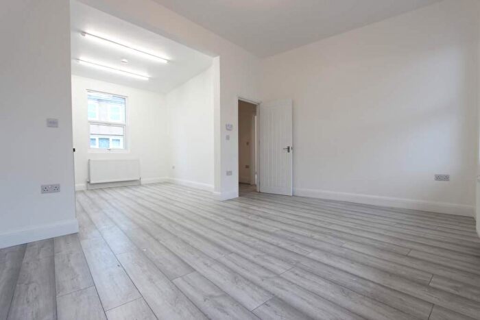 2 Bedroom Apartment To Rent In Barrett's Grove, London, N16