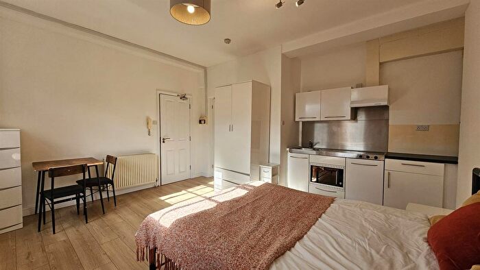 Studio To Rent In Flat, Newmarket Road, Cambridge, CB5