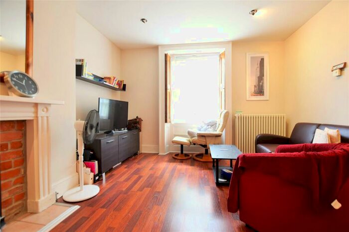 1 Bedroom Apartment To Rent In Castle Street, Reading, Berkshire, RG1