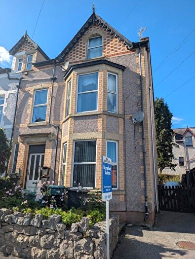 2 Bedroom Flat For Sale In Llewelyn Road, Colwyn Bay, Conwy, LL29