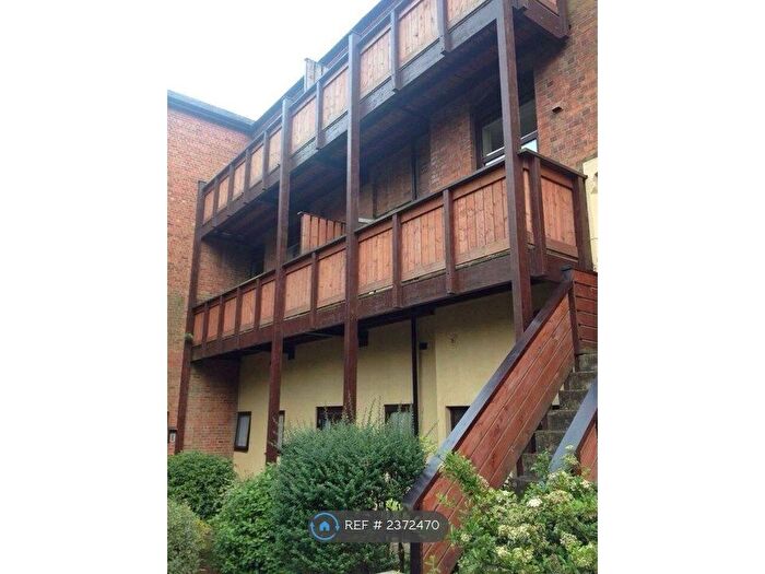 2 Bedroom Flat To Rent In Leen Court, Nottingham, NG7