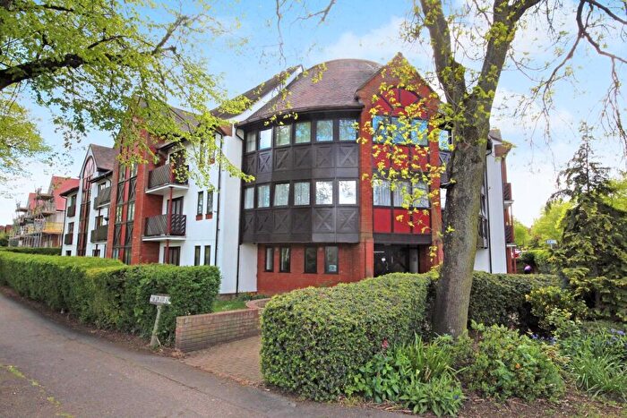 2 Bedroom Flat For Sale In Park Court, Letchworth Garden City, SG6