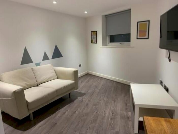 1 Bedroom Flat To Rent In High Street, Runcorn, WA7