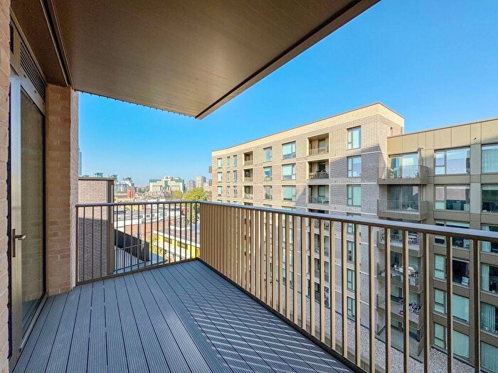 2 Bedroom Apartment To Rent In Gasholder Place, London, SE11