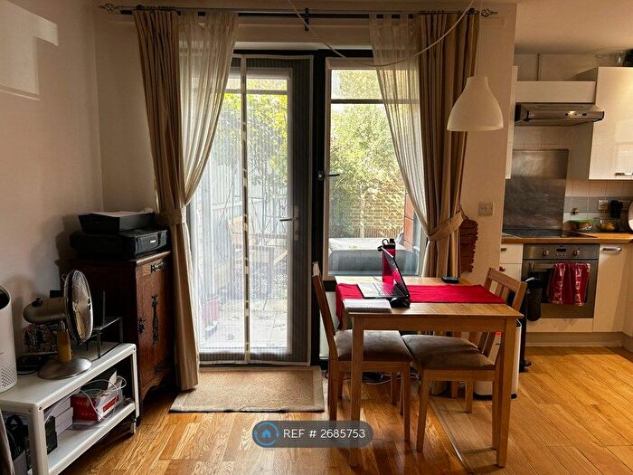 1 Bedroom Flat To Rent In Canary Wharf Area, London, E14