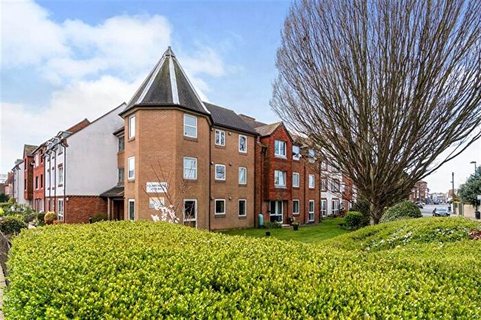 1 Bedroom Flat To Rent In Claremont Court, Bognor Regis, PO21