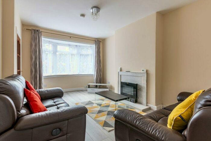 2 Bedroom Semi-Detached House To Rent In L &# McDonald Road, Edinburgh, EH7