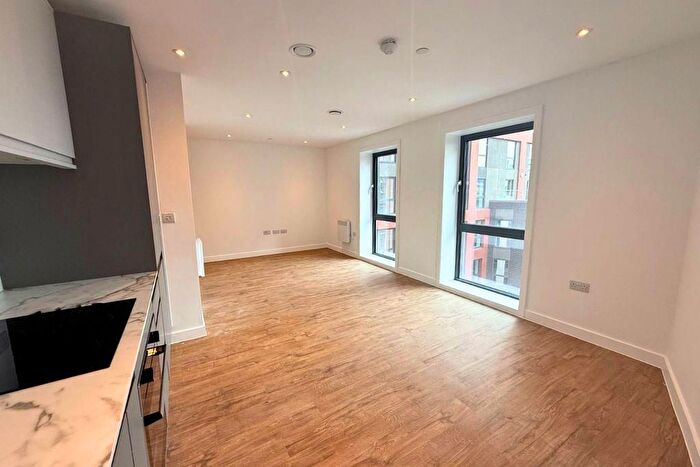 3 Bedroom Flat For Sale In Phoenix, Saxton Lane, Leeds, LS9