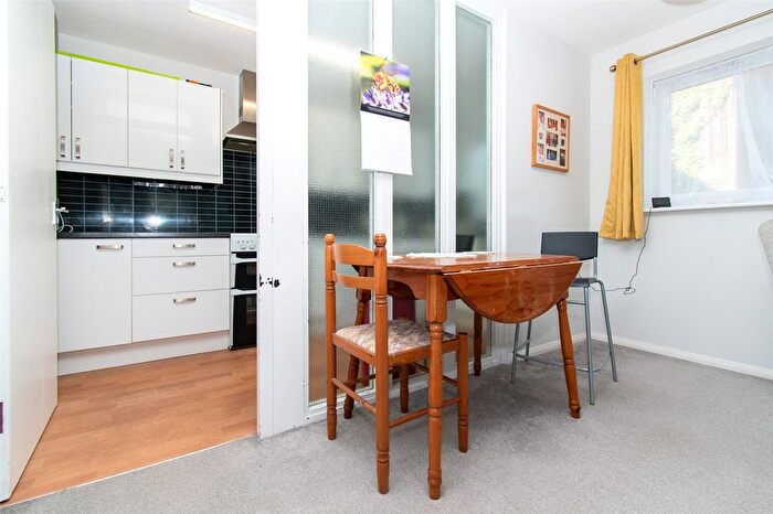2 Bedroom Flat For Sale In Cotsmoor, Granville Road, St. Albans, Hertfordshire, AL1