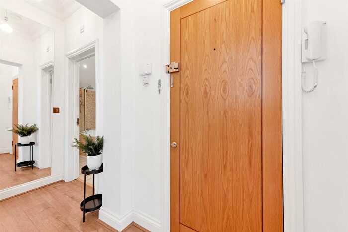 1 Bedroom Flat For Sale In London Lane, Bromley, BR1