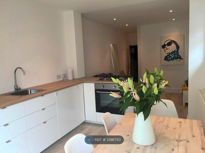 5 Bedroom Terraced House To Rent In York Road, London, E10